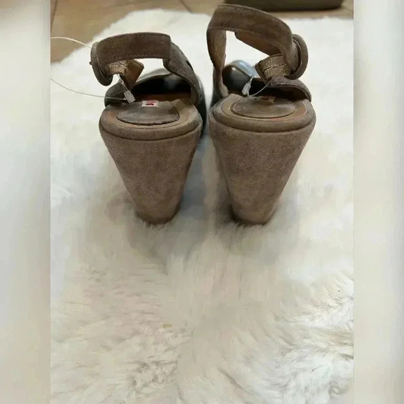 Marni Tan Silver Suede Wedge Platform Peep Toe Heels - Picture 5 of 6